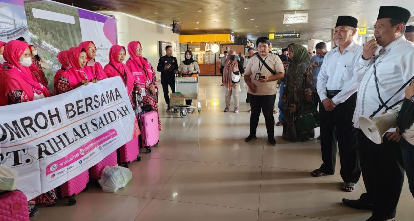 DR.H. Husnul Maram, M.HI Melepas Jamaah Umroh PT Rihlah Saidah Haramain di Bandara Juanda Terminal 2 Hari Ini